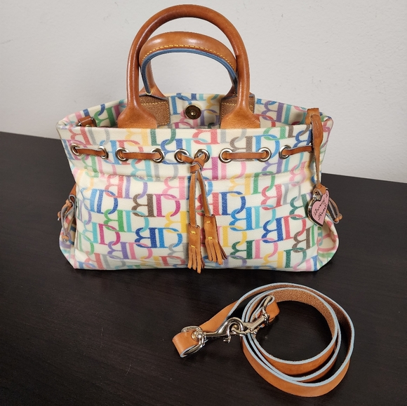 Dooney & Bourke Handbags - Super Cute ❤️ Dooney and Bourke Satchel/Shoulder Bag